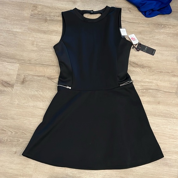 DEX DRESS - Picture 1 of 3